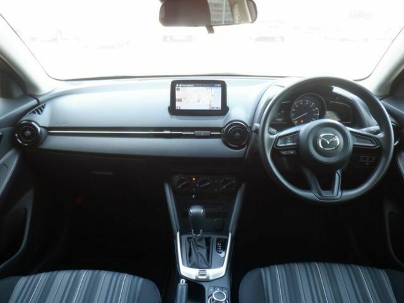 MAZDA2-1