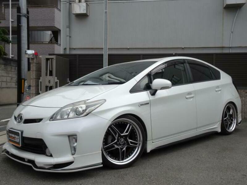 TOYOTA　PRIUS