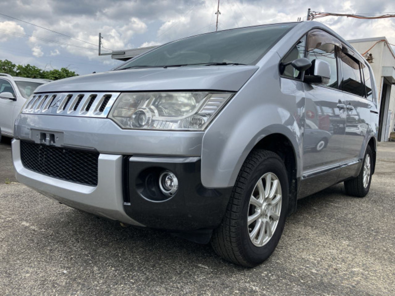 MITSUBISHI DELICA D5