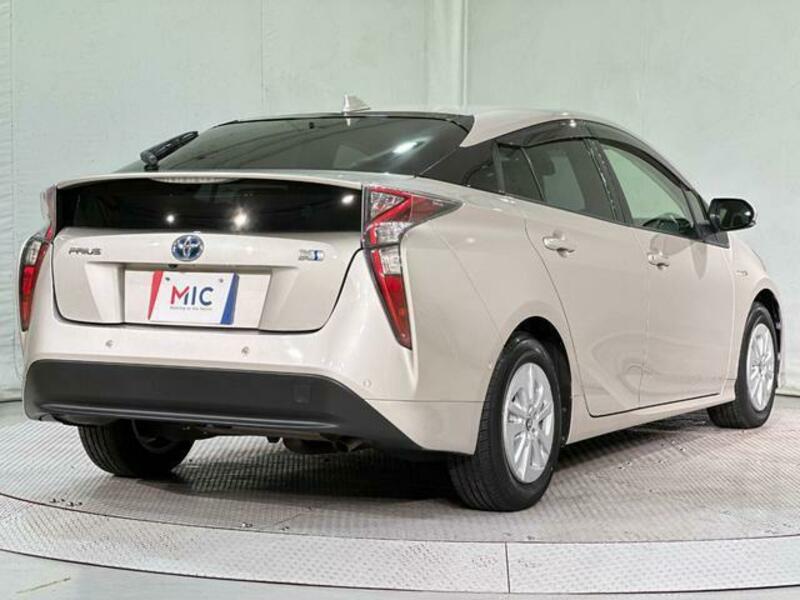 PRIUS-16