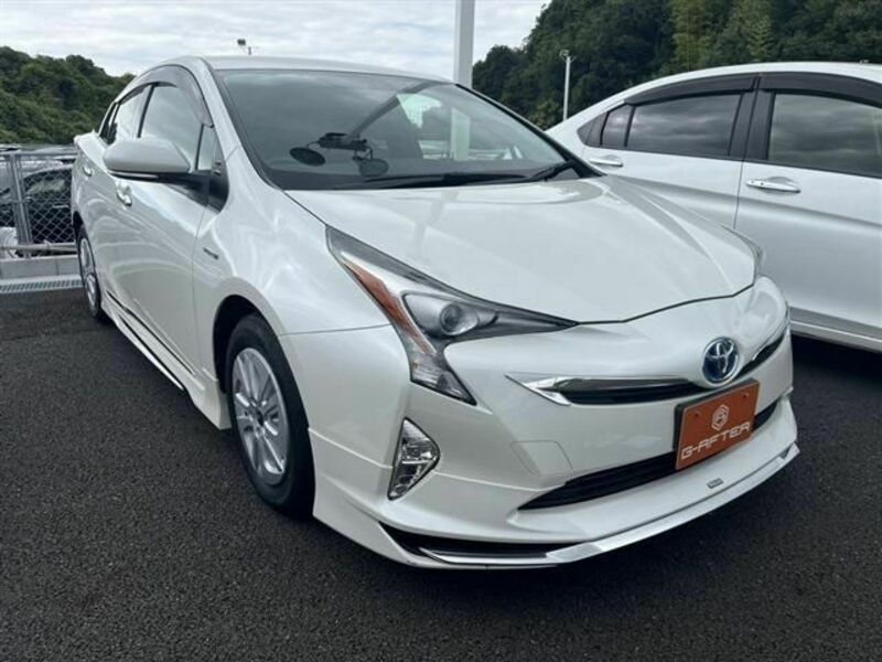 TOYOTA　PRIUS