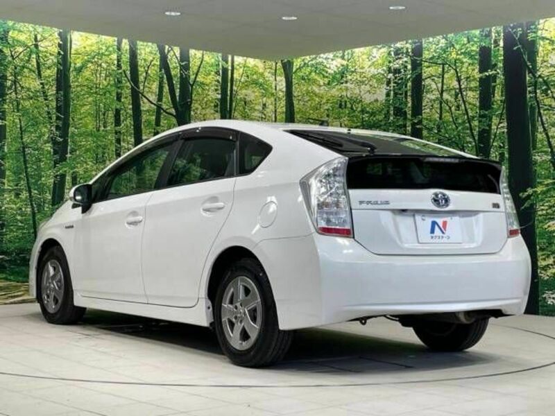 PRIUS-16