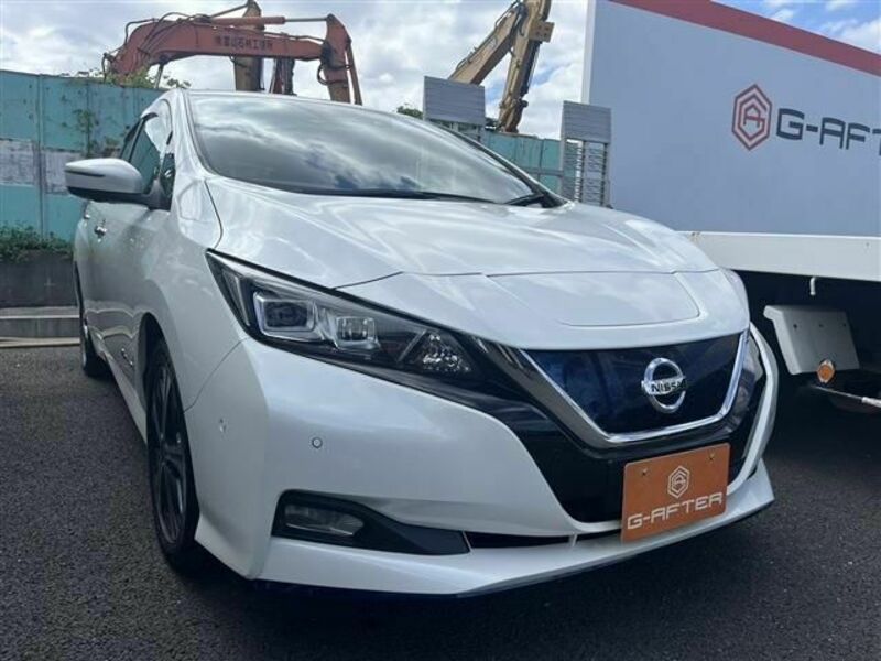 NISSAN　LEAF