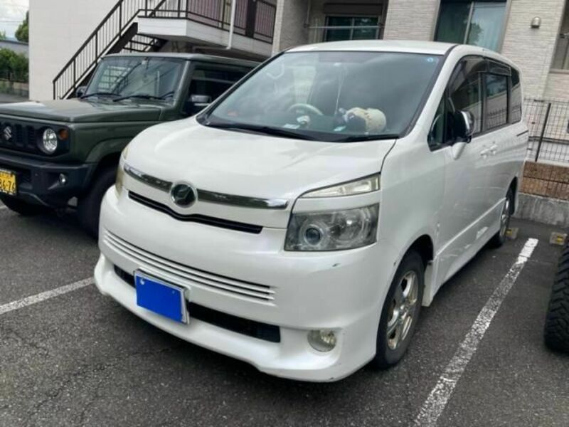 TOYOTA　VOXY