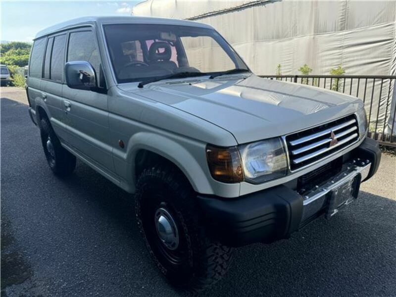 MITSUBISHI　PAJERO