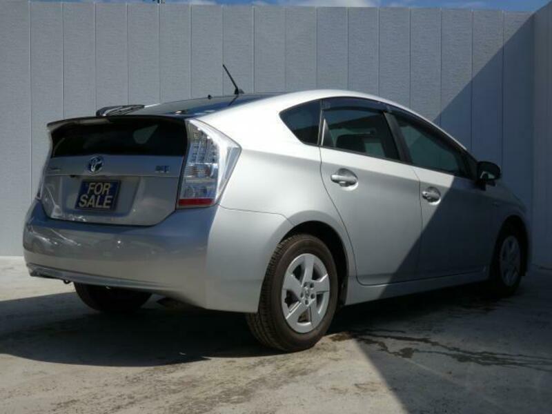 PRIUS-4