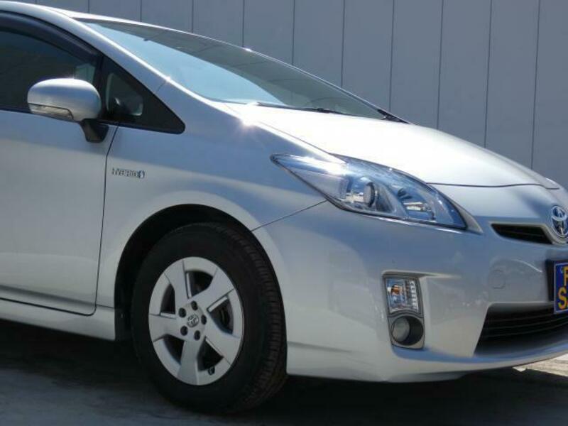 PRIUS-9