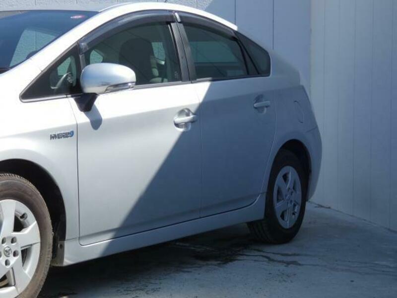 PRIUS-13