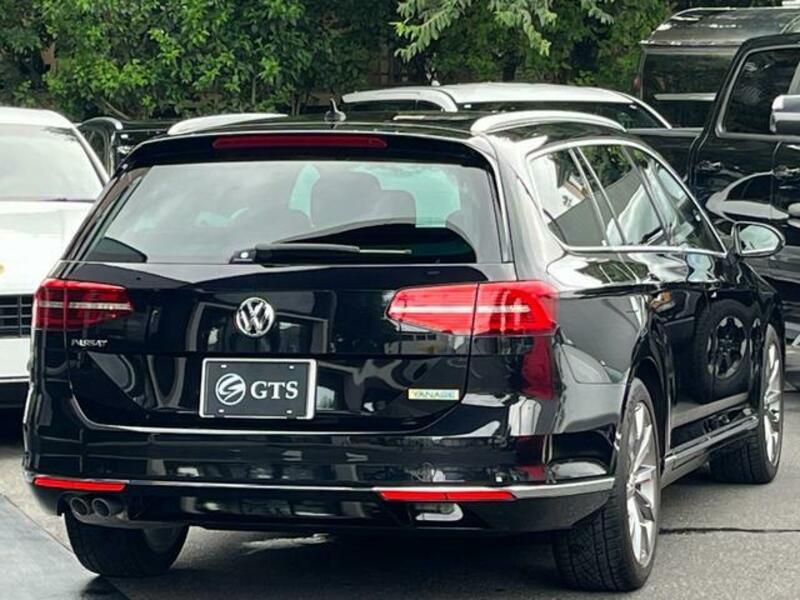 PASSAT VARIANT-1