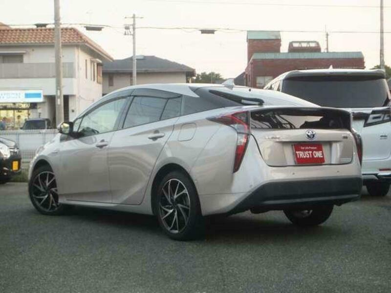 PRIUS-4