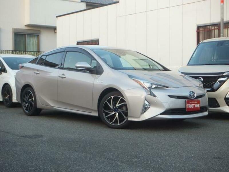 TOYOTA　PRIUS