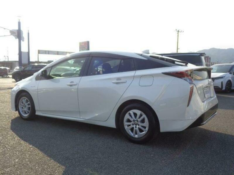 PRIUS-17