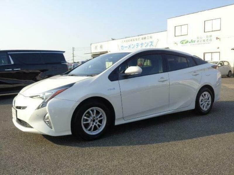 TOYOTA　PRIUS