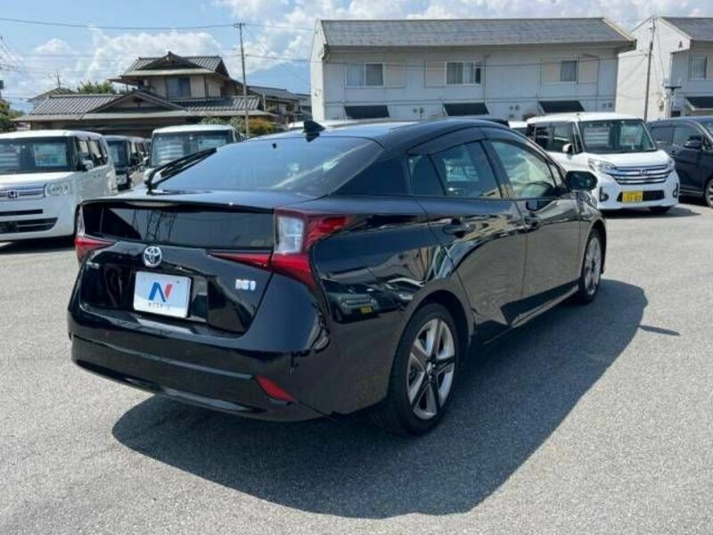 PRIUS-17