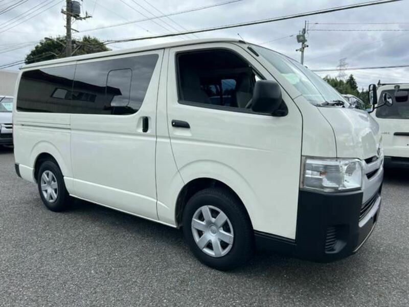 TOYOTA　HIACE VAN