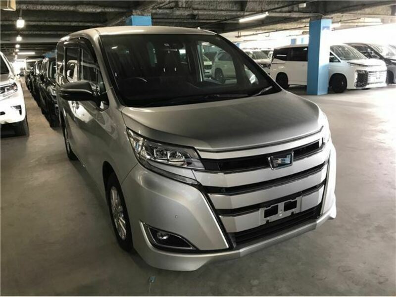 TOYOTA　NOAH