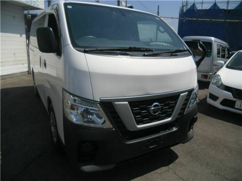 NISSAN　NV350 CARAVAN