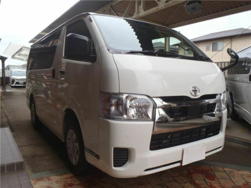 TOYOTA　HIACE VAN