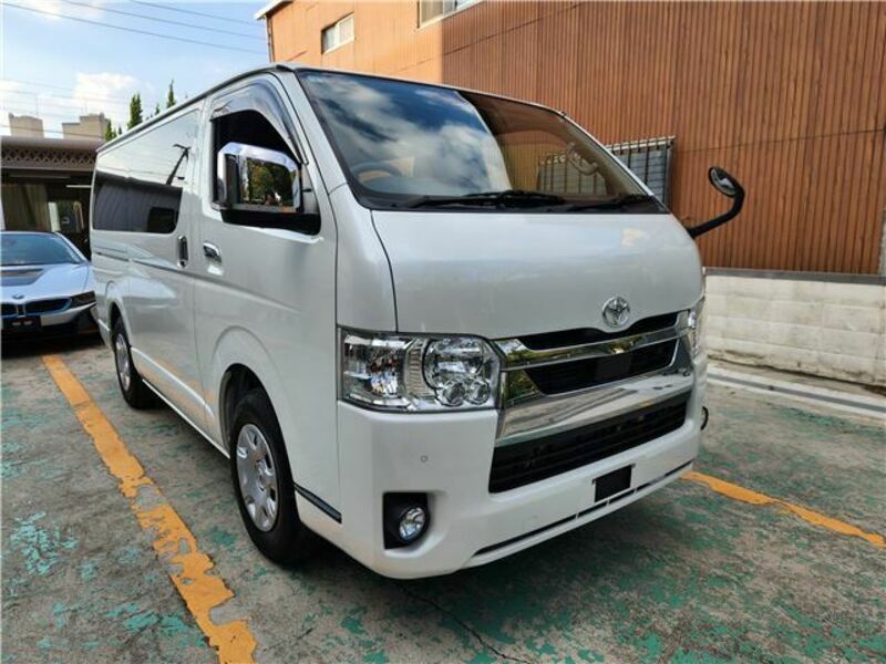 TOYOTA　HIACE