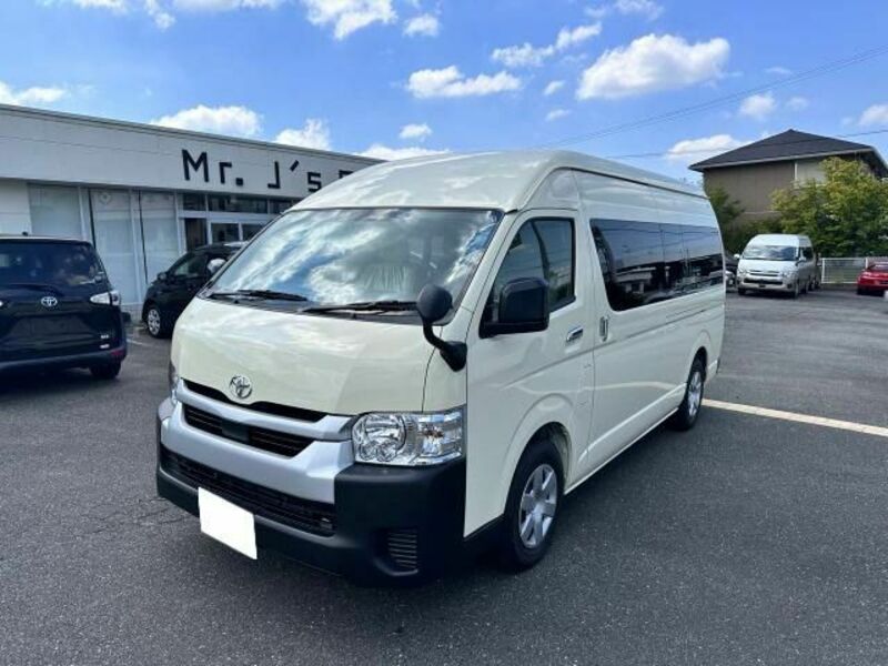 HIACE COMMUTER