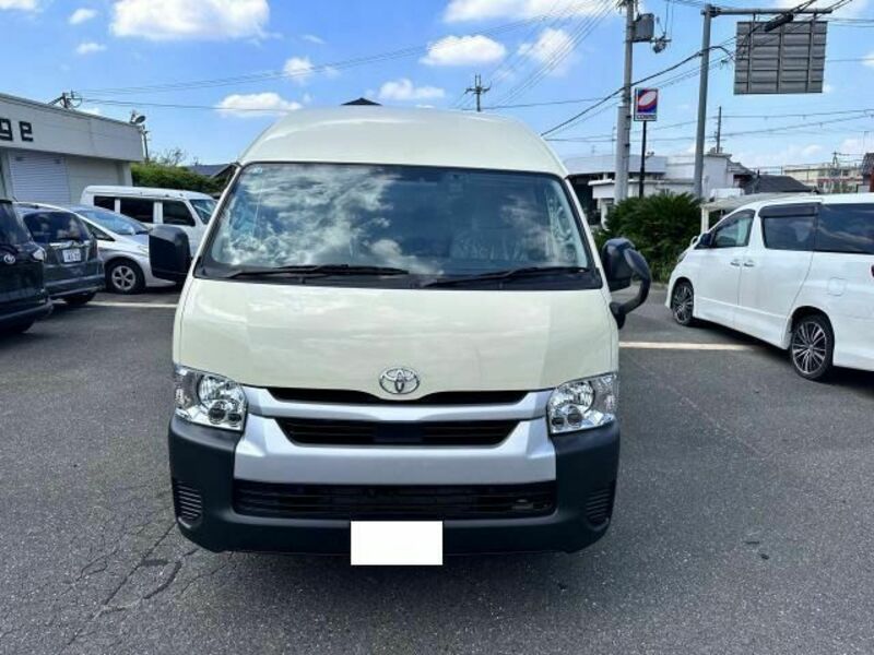 HIACE COMMUTER-1