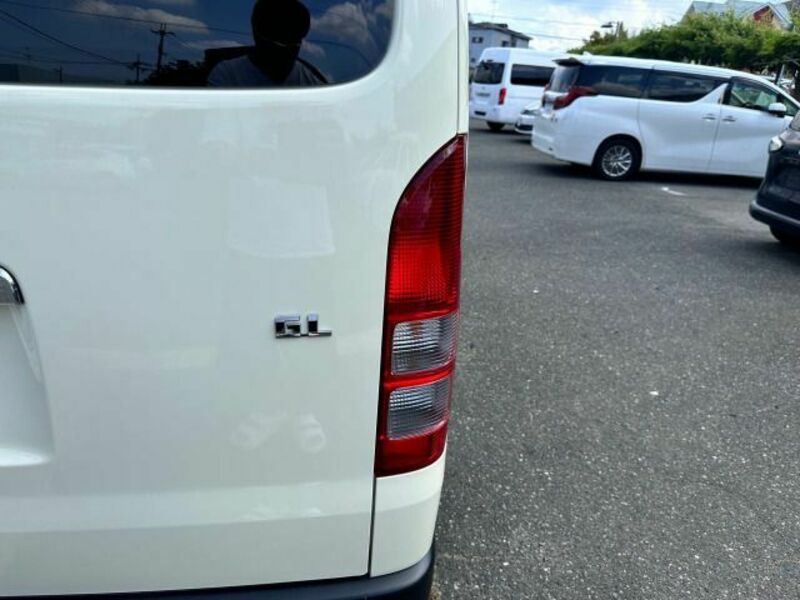 HIACE COMMUTER-13