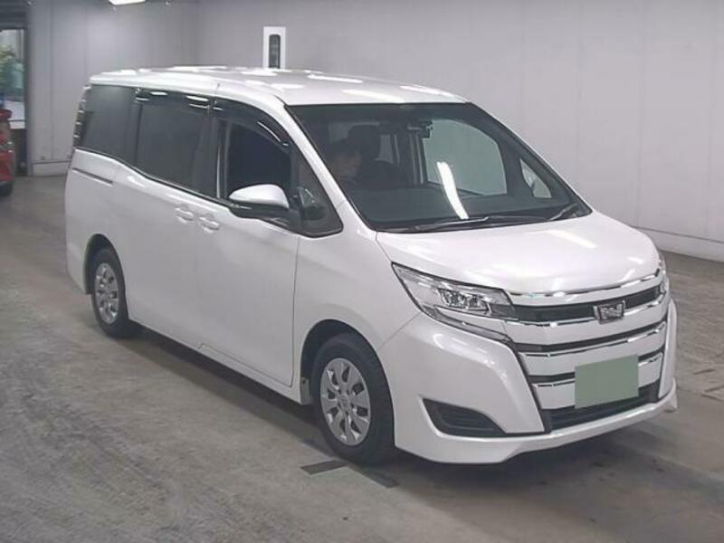 TOYOTA　NOAH