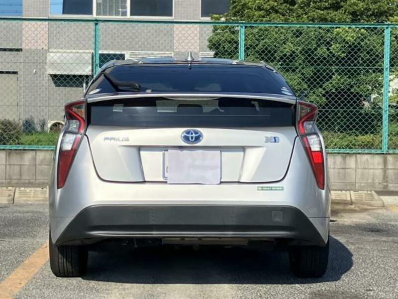 PRIUS-8