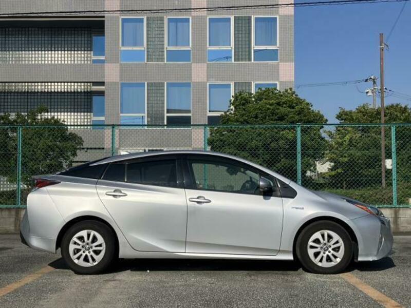 PRIUS-11