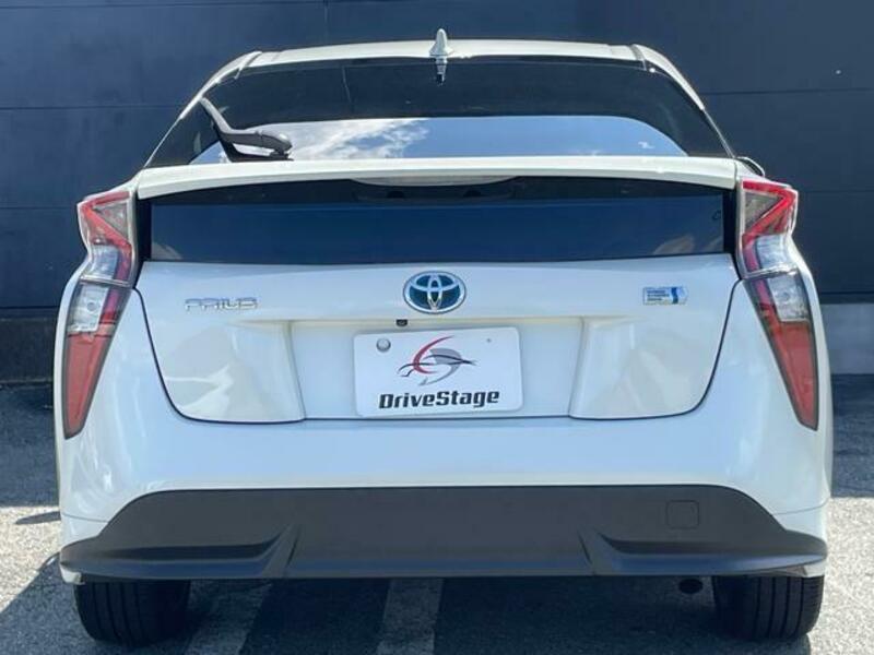 PRIUS-17