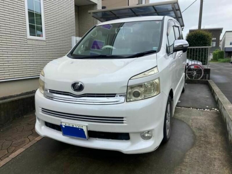 TOYOTA　VOXY