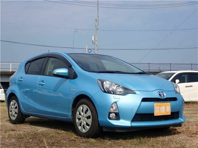 TOYOTA　AQUA