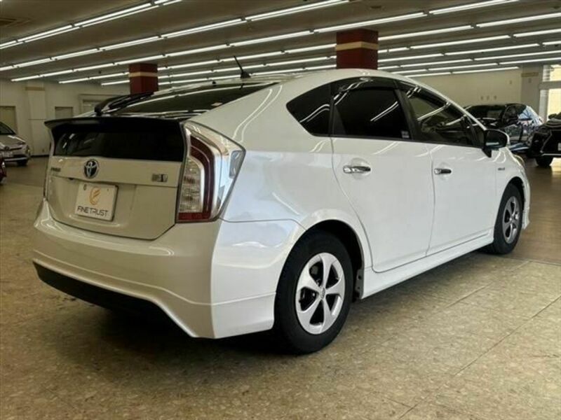 PRIUS-16