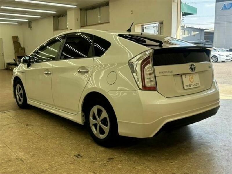 PRIUS-17