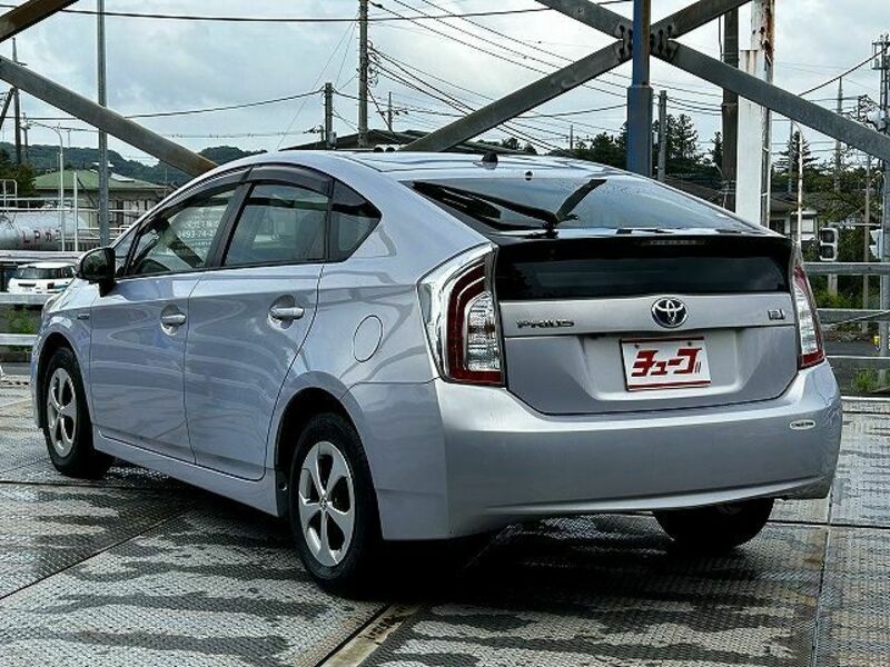 PRIUS-8