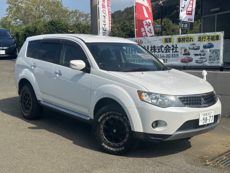 MITSUBISHI　OUTLANDER