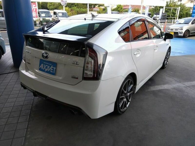 PRIUS-8