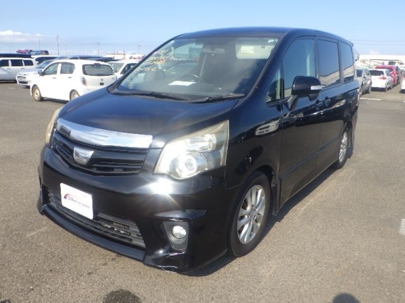 TOYOTA　NOAH