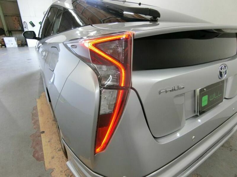 PRIUS-12