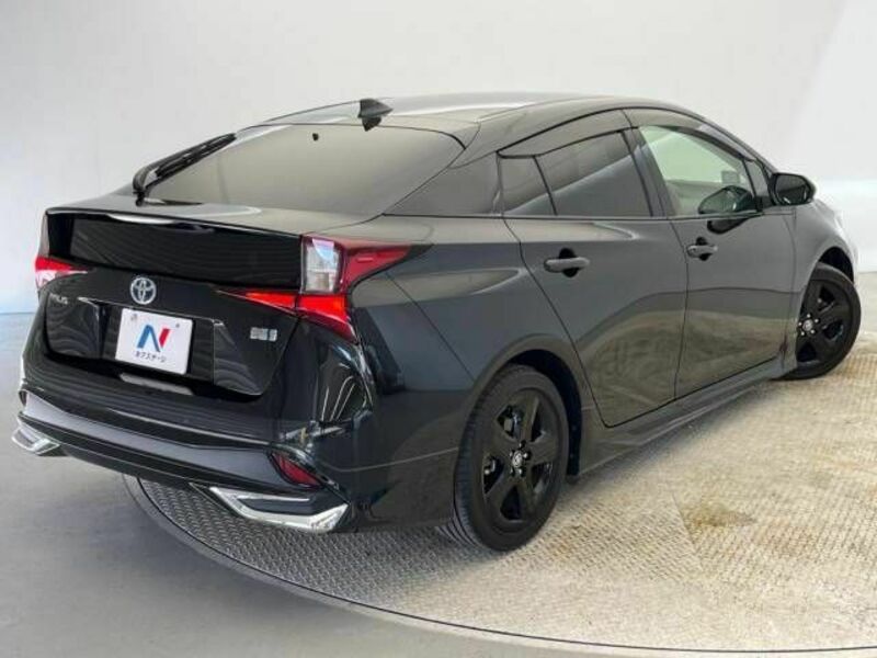 PRIUS-17