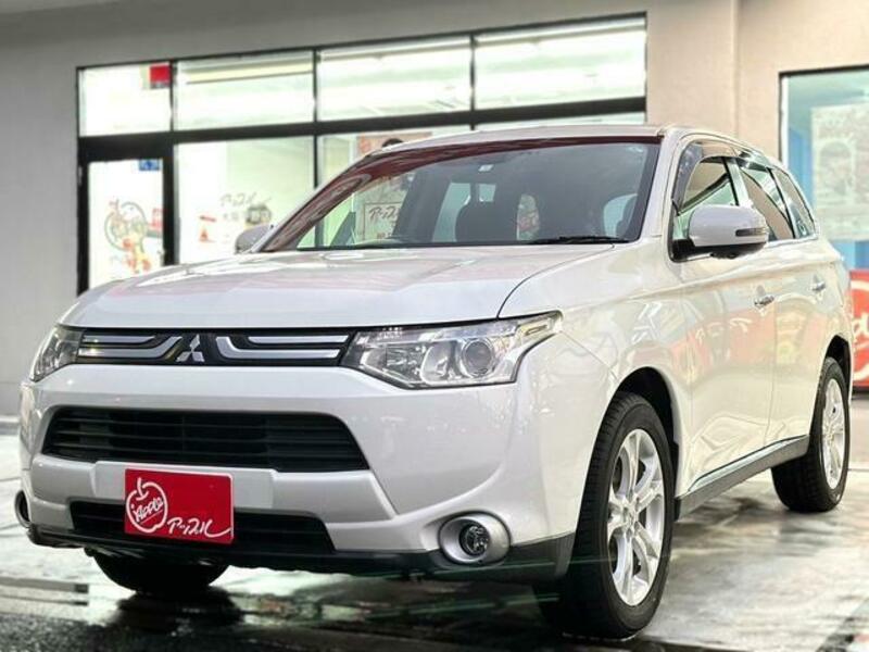 MITSUBISHI　OUTLANDER