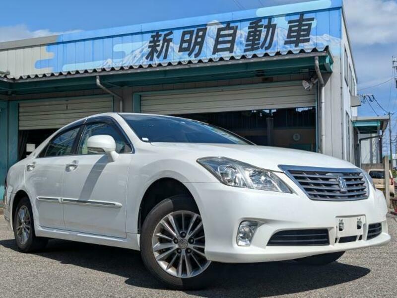 TOYOTA　CROWN