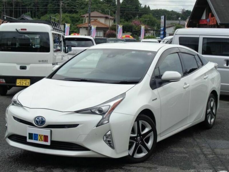 TOYOTA　PRIUS