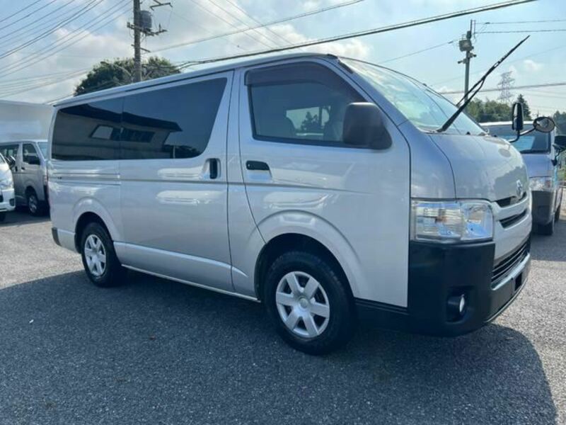 TOYOTA　HIACE VAN