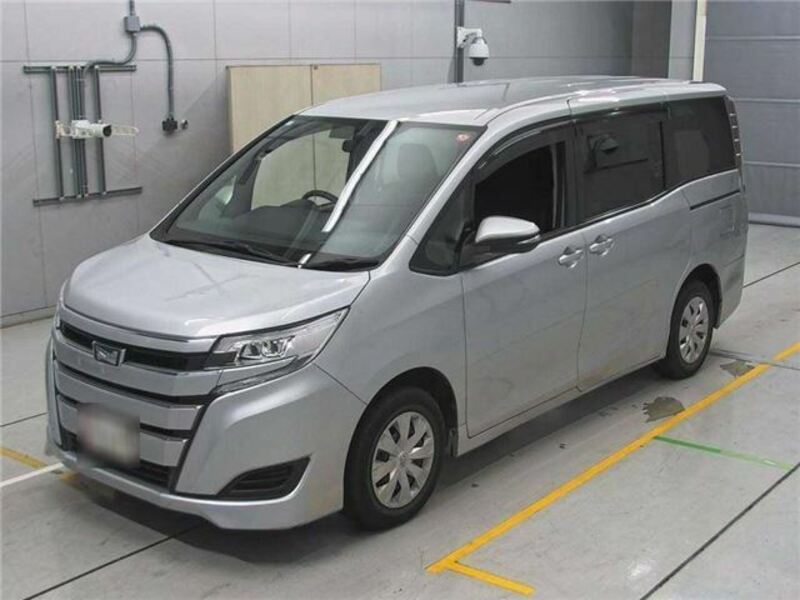 TOYOTA　NOAH