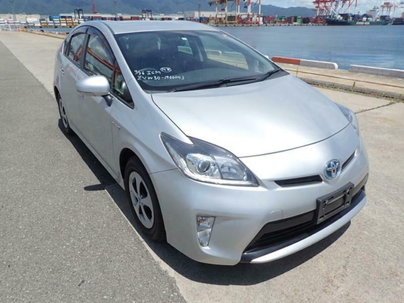 TOYOTA　PRIUS