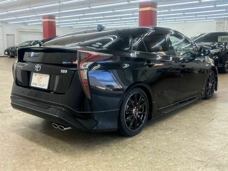 PRIUS-16