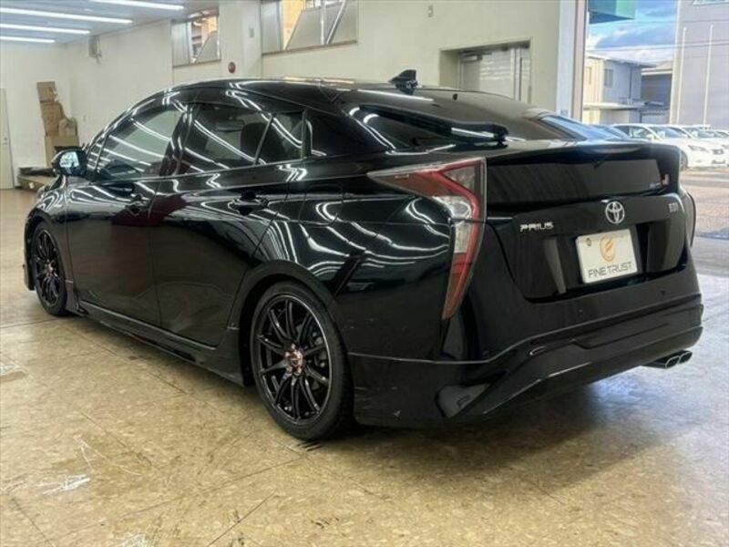 PRIUS-17