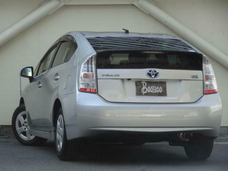 PRIUS-4