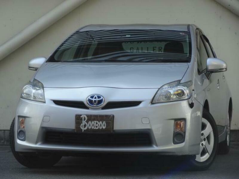 TOYOTA　PRIUS